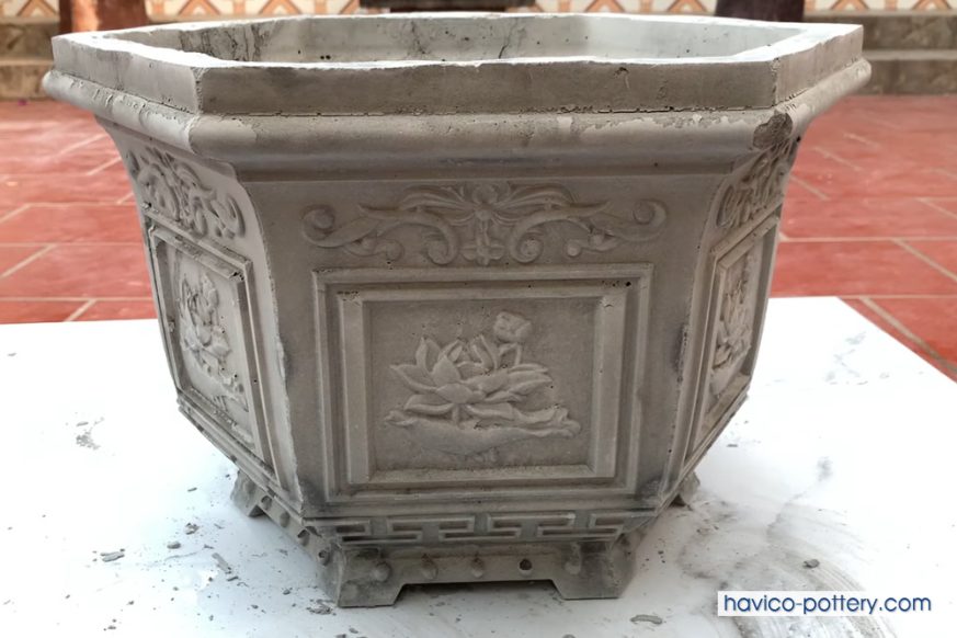 Phơi lại cho cứng và làm nhẵn bề mặt chậu